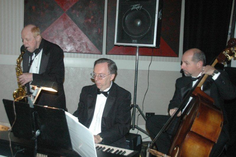 Local band plays tunes at the banquet